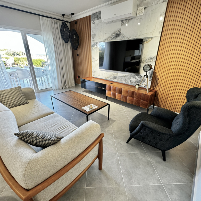 Ready to move fully furnished 3 bedroom apartment with garden
