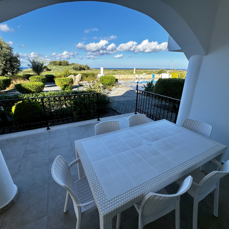 Ready to move fully furnished 3 bedroom apartment with garden