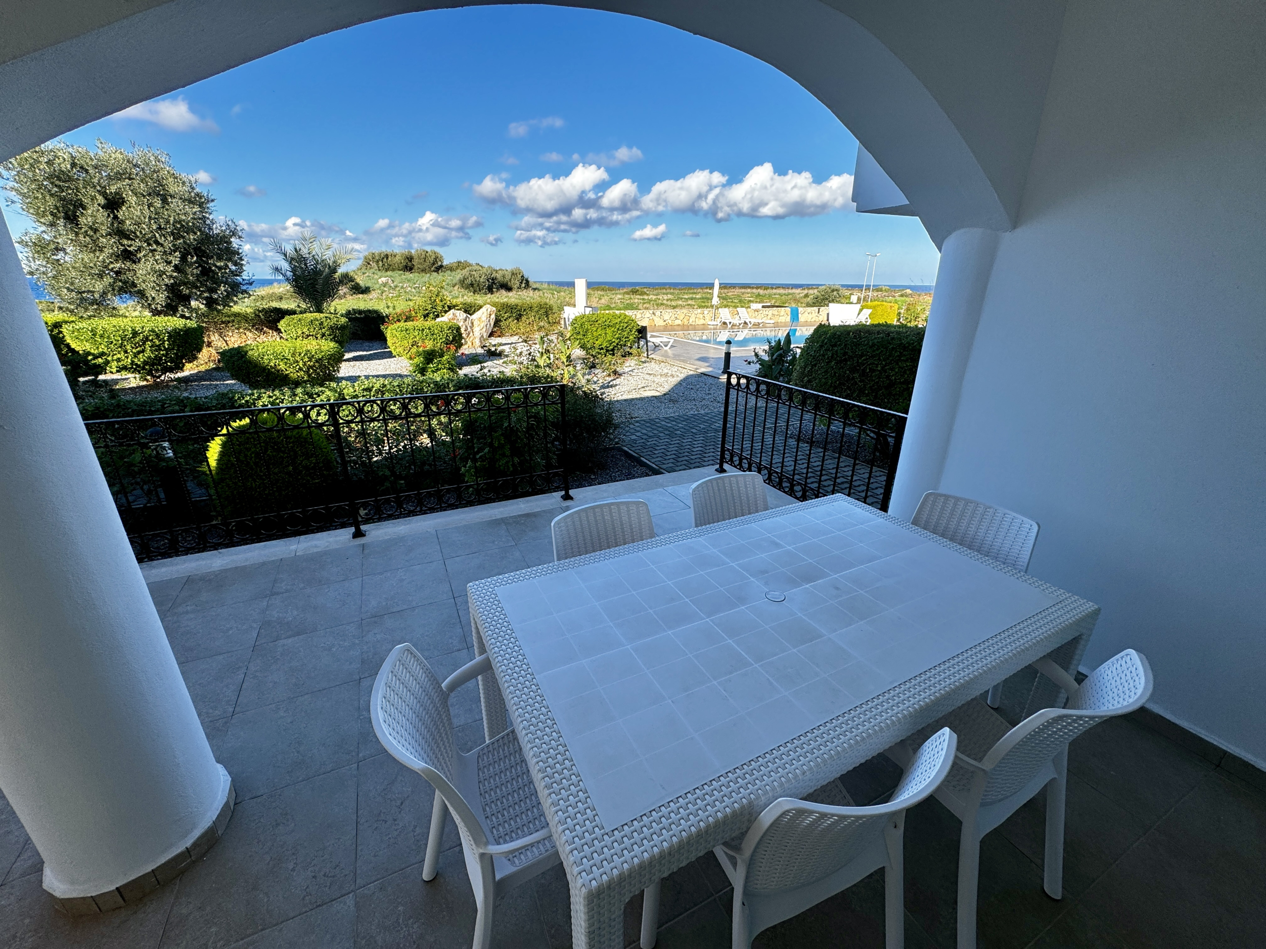 Ready to move fully furnished 3 bedroom apartment with garden