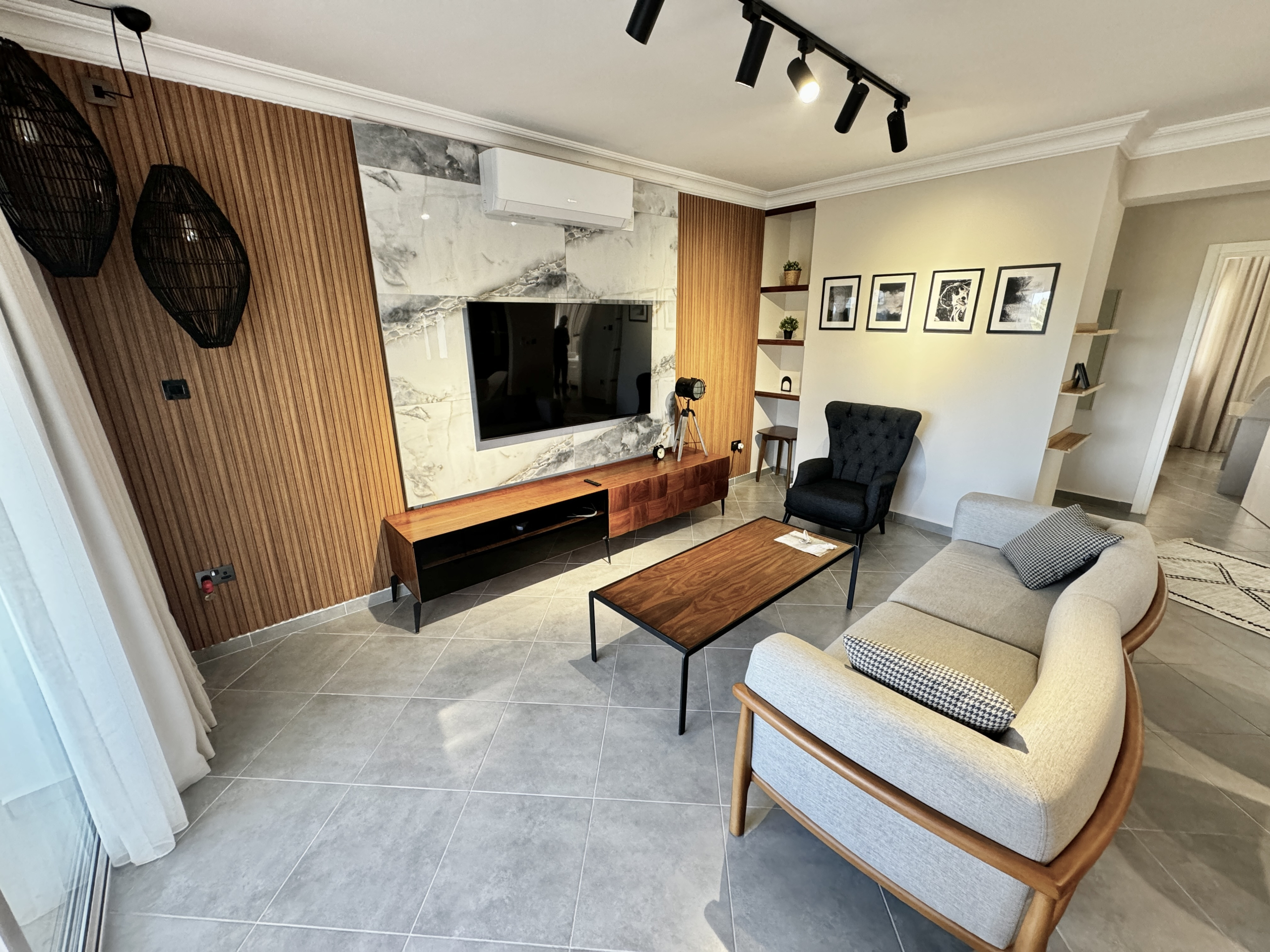 Ready to move fully furnished 3 bedroom apartment with garden