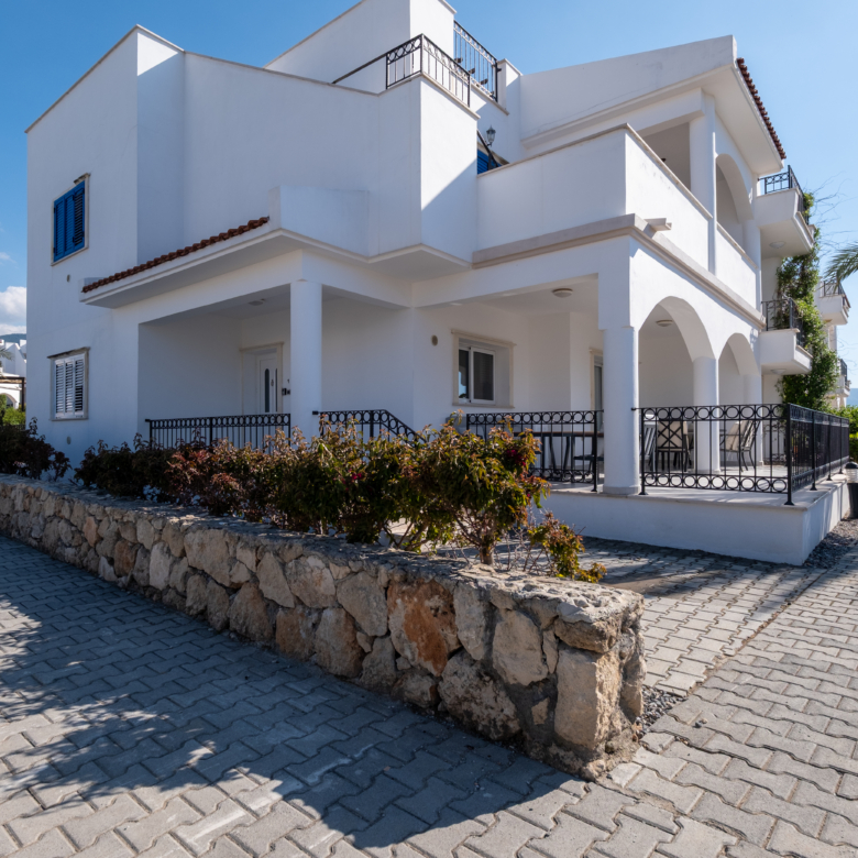 3 bedroom newly refurbished modern apartment