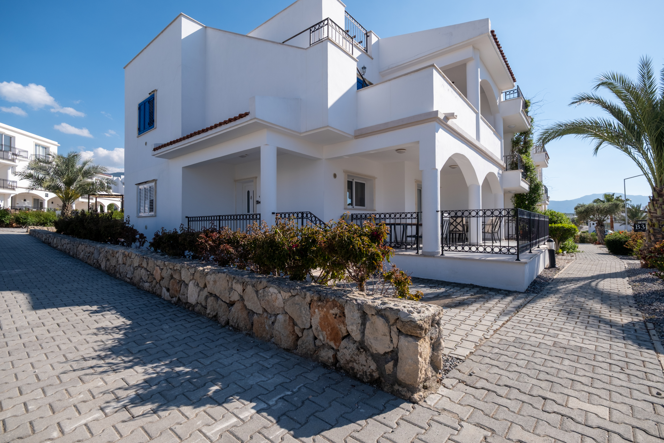 3 bedroom newly refurbished modern apartment