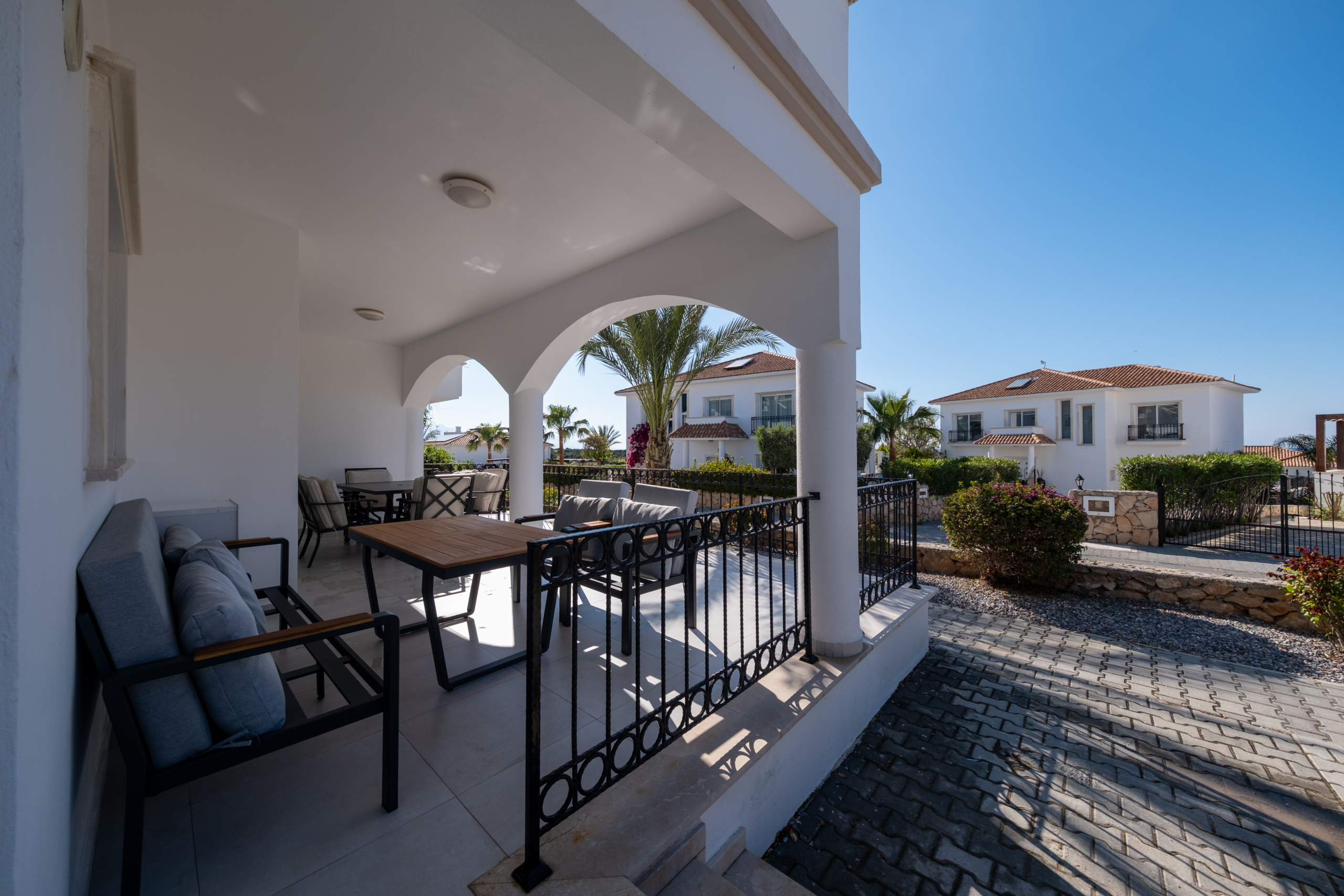 3 bedroom newly refurbished modern apartment
