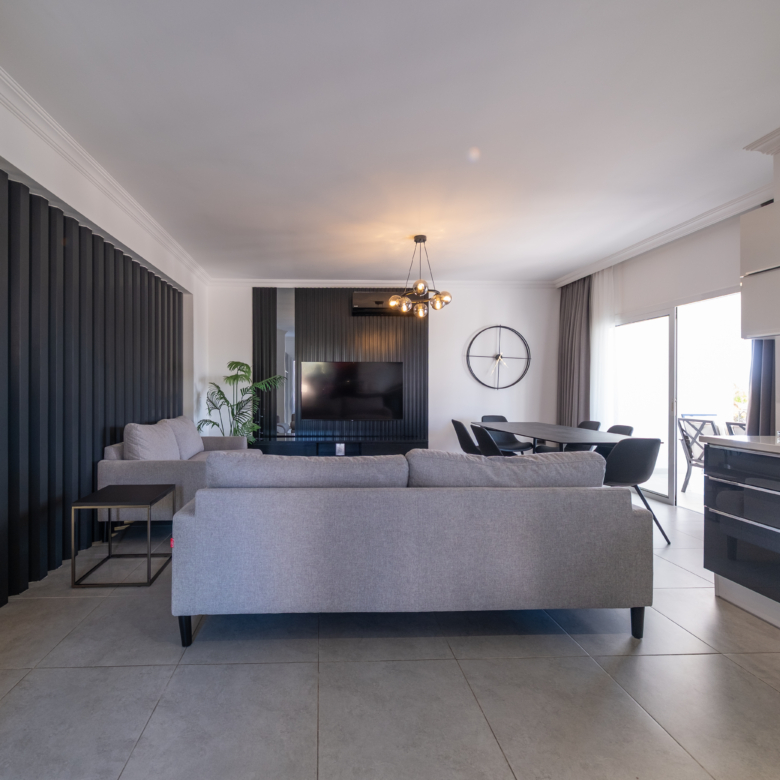 3 bedroom newly refurbished modern apartment