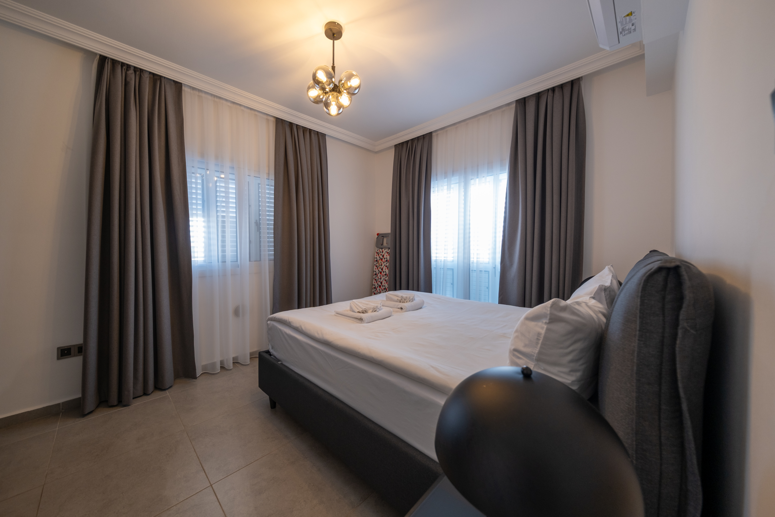 3 bedroom newly refurbished modern apartment