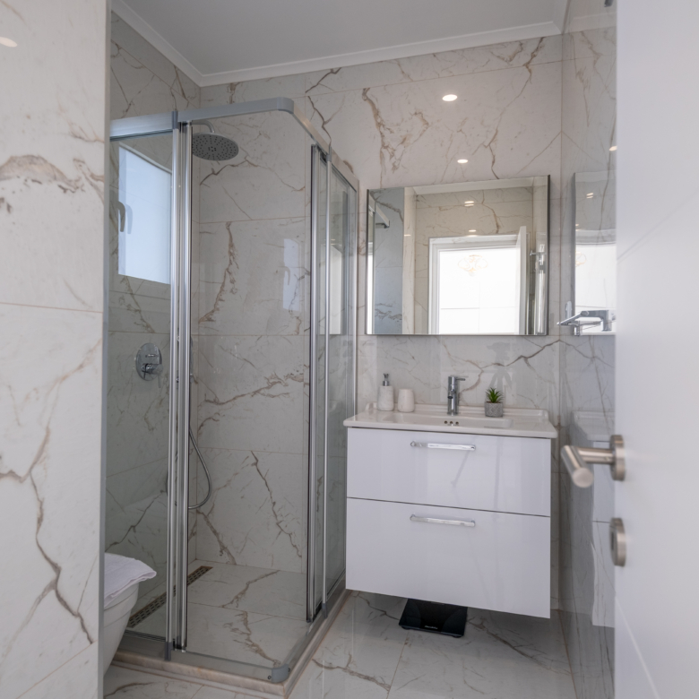 Sea front studio apartment for sale in Malibu project