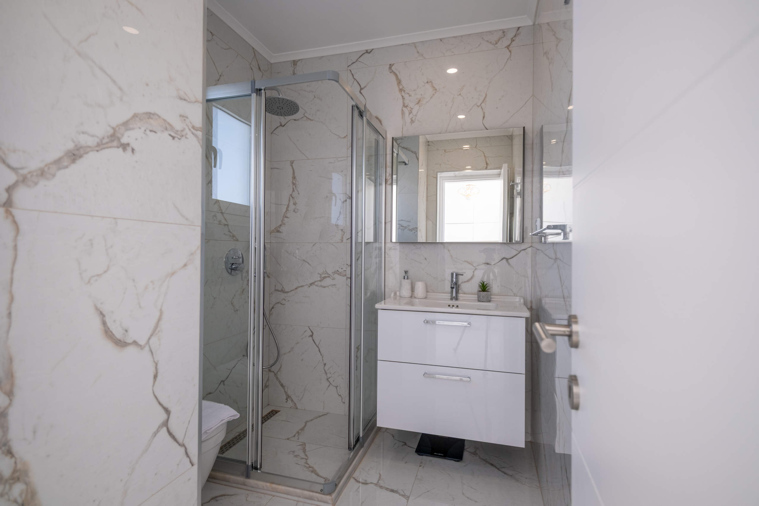 Sea front studio apartment for sale in Malibu project