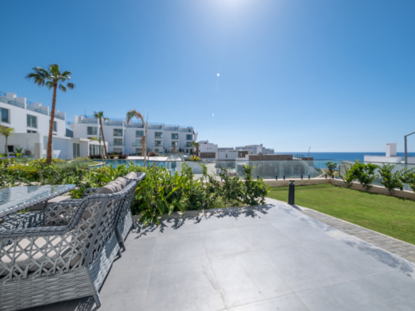 Sea front studio apartment for sale in Malibu project