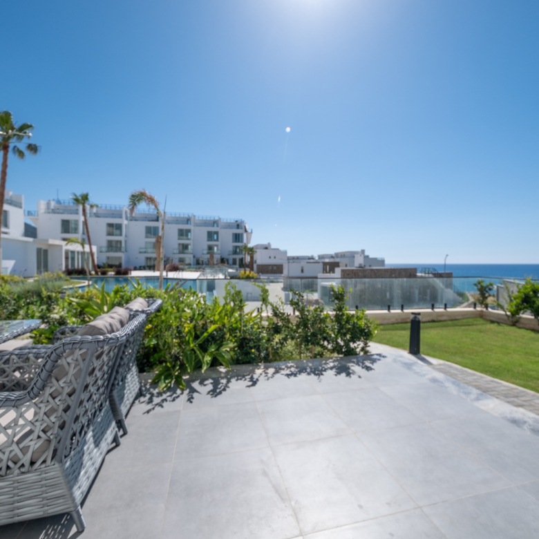 Sea front studio apartment for sale in Malibu project