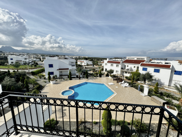 1 bedroom apartment by the pool with a great sea view