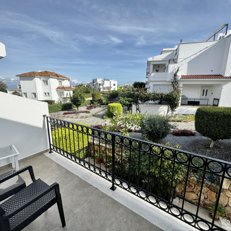 1 bedroom apartment by the pool with a great sea view