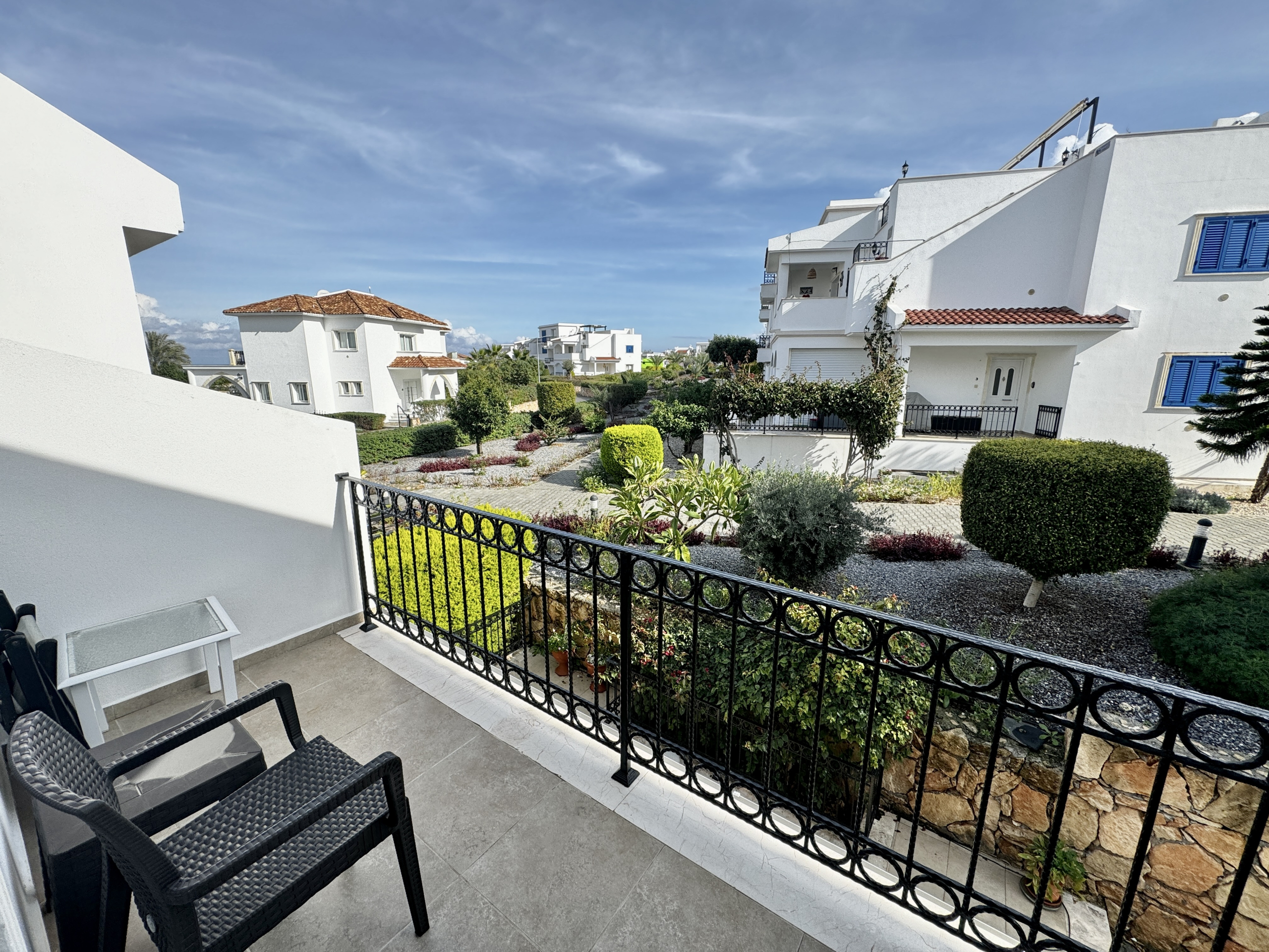 1 bedroom apartment by the pool with a great sea view