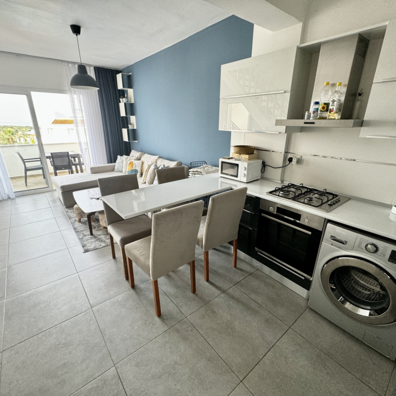 1 bedroom apartment by the pool with a great sea view