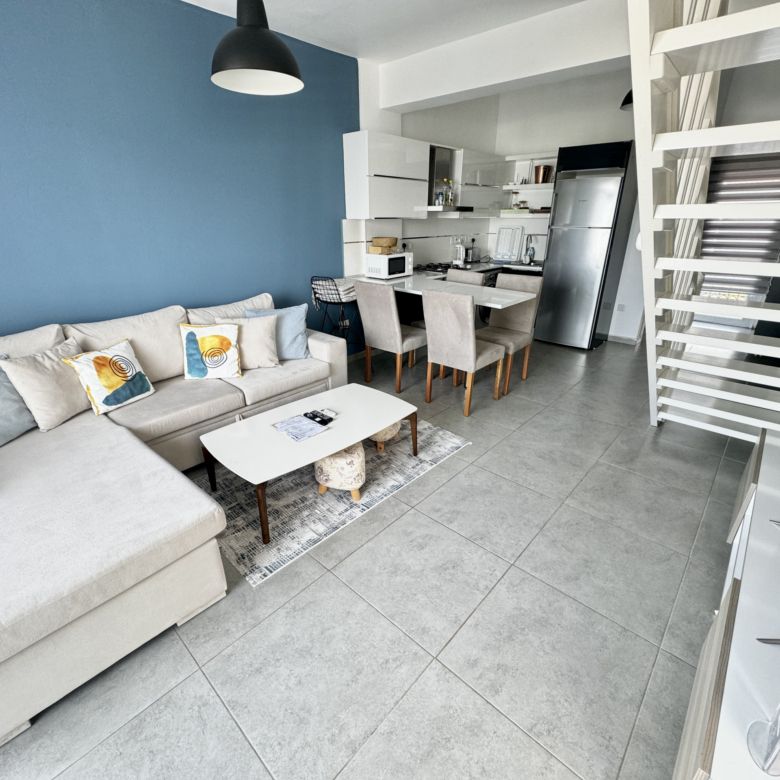 1 bedroom apartment by the pool with a great sea view