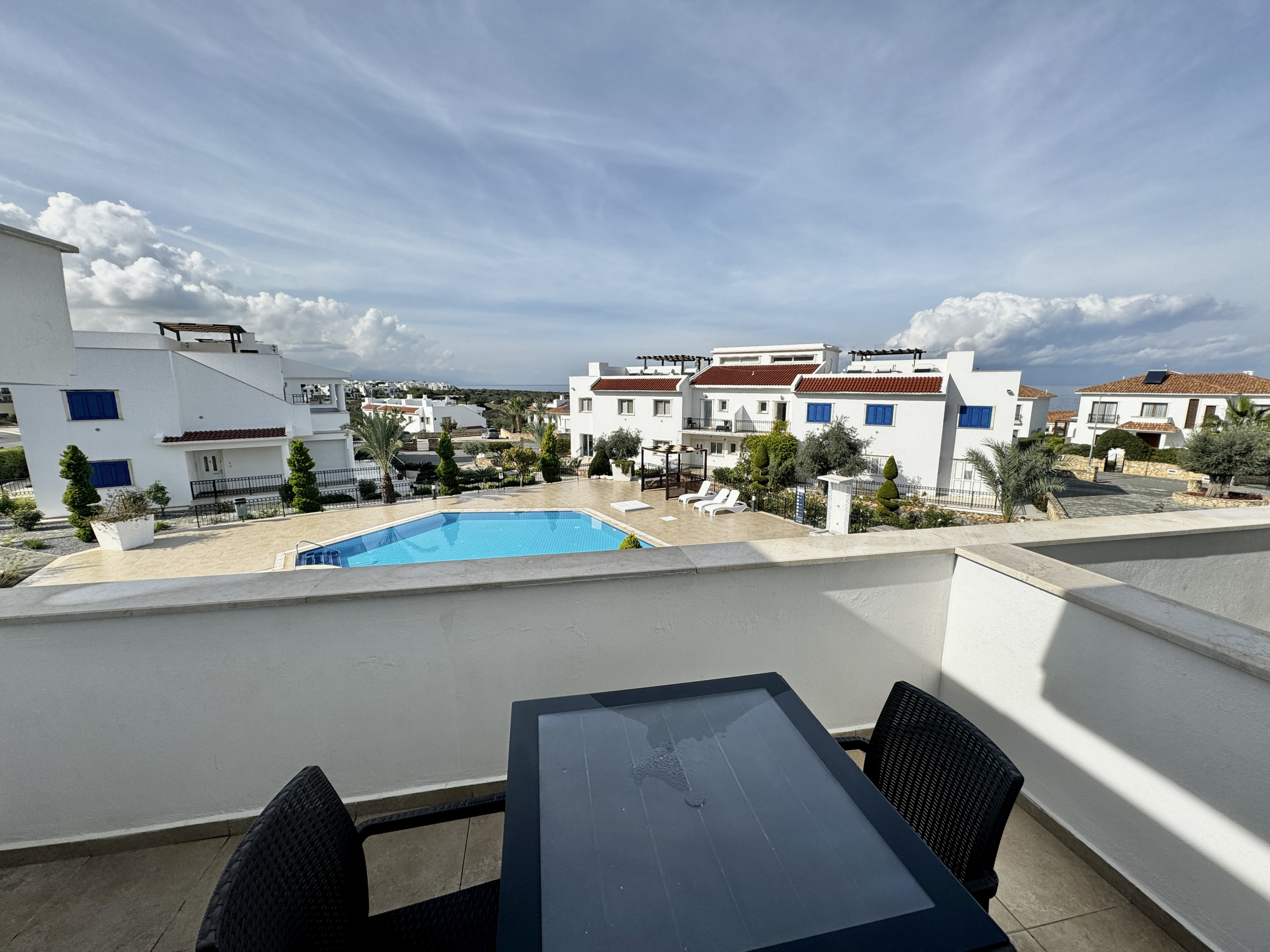 1 bedroom apartment by the pool with a great sea view