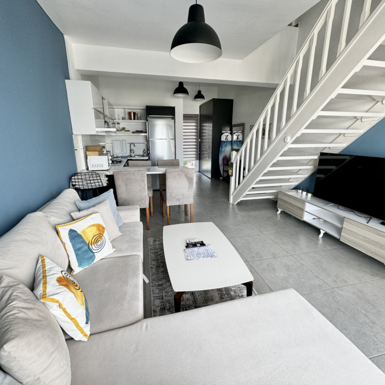 1 bedroom apartment by the pool with a great sea view