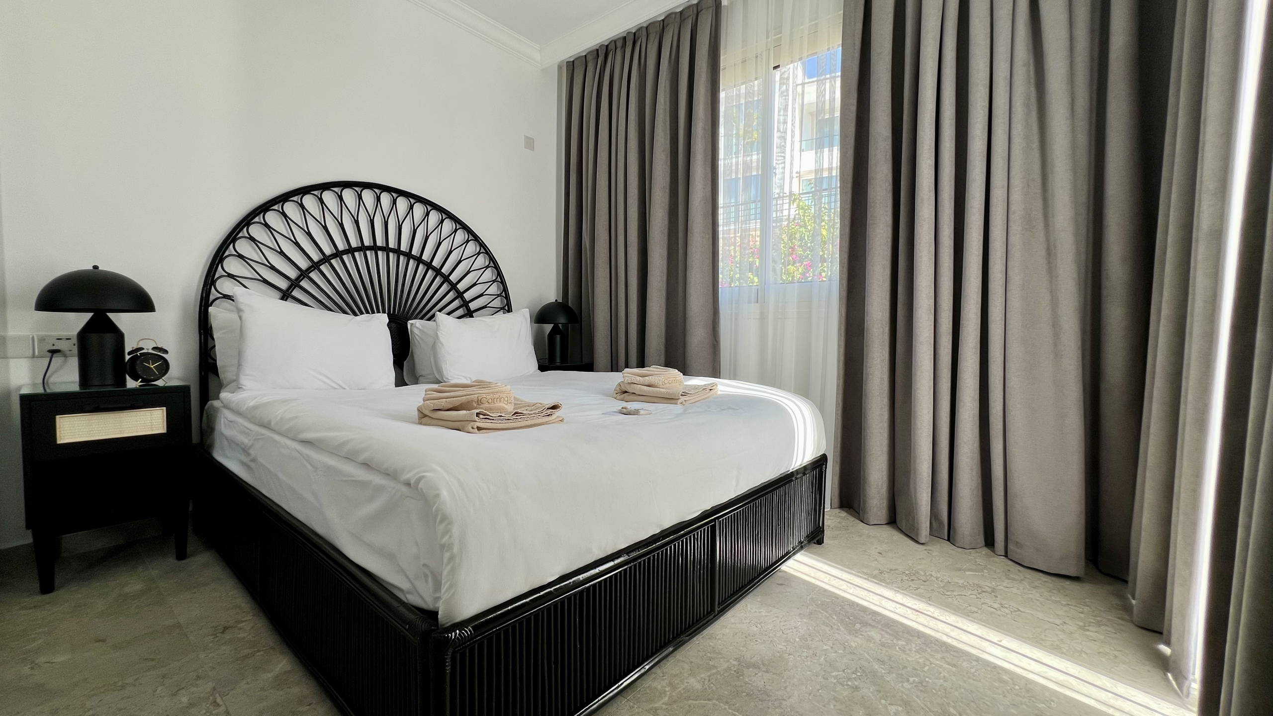 Sea front 3 bedroom garden apartment with private swimming pool