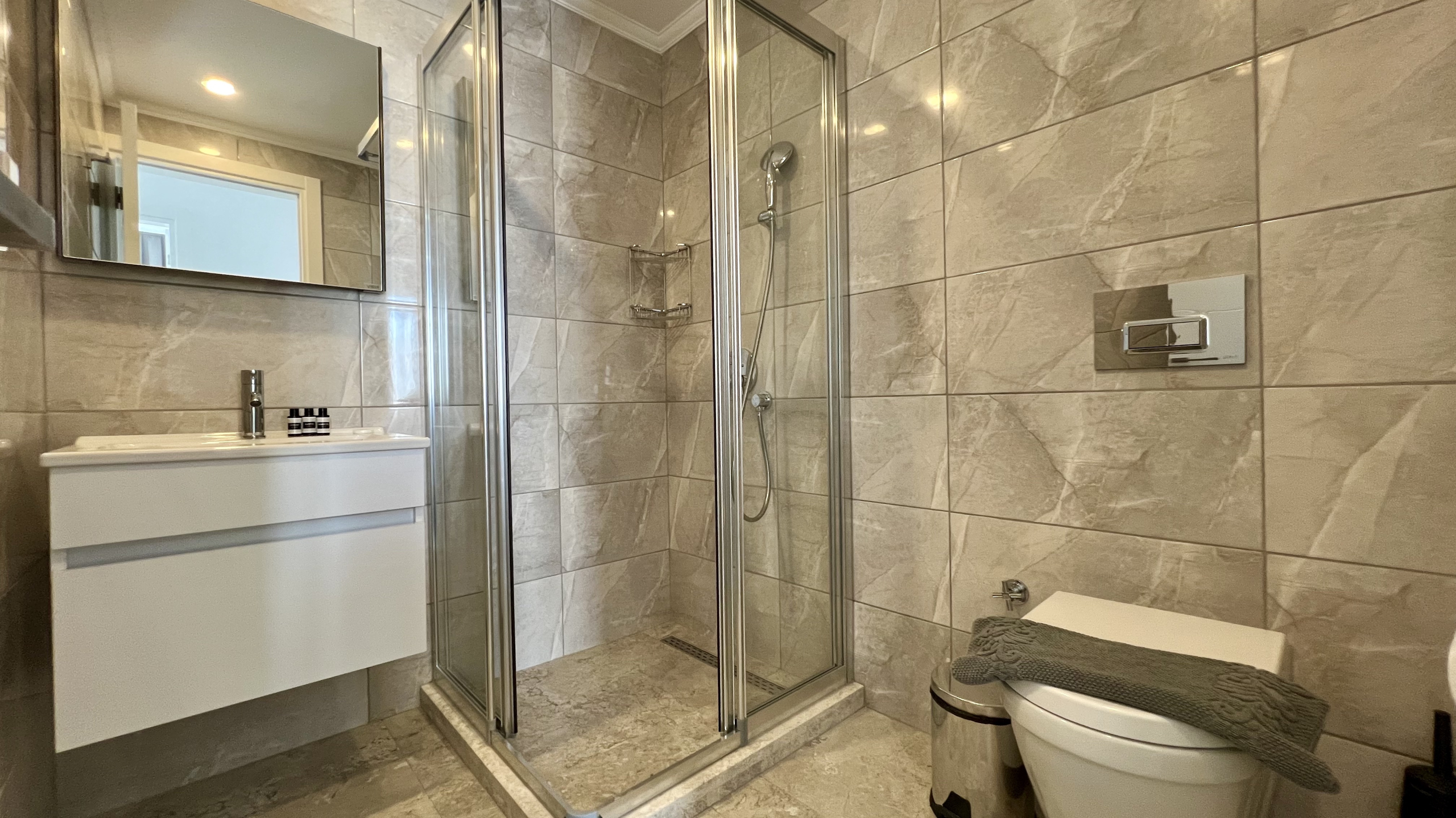 Sea front 3 bedroom garden apartment with private swimming pool