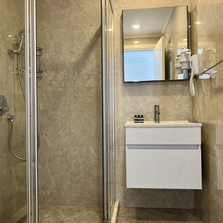 Sea front 3 bedroom garden apartment with private swimming pool