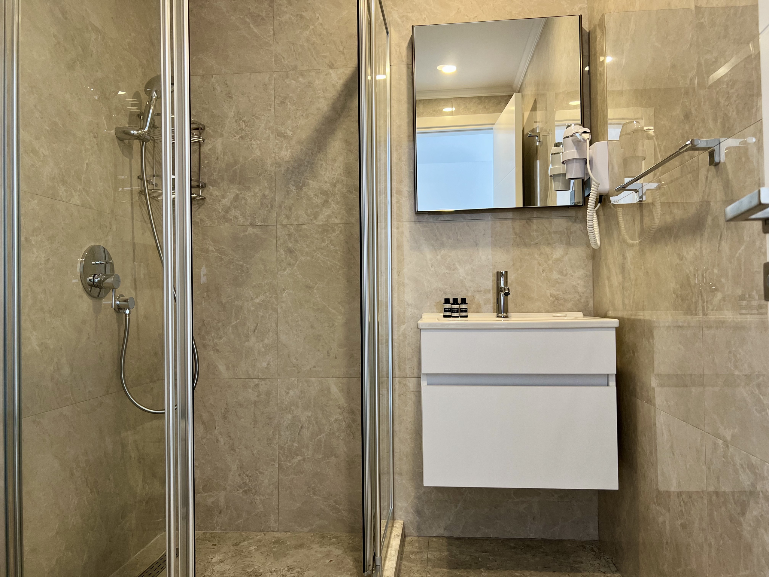 Sea front 3 bedroom garden apartment with private swimming pool