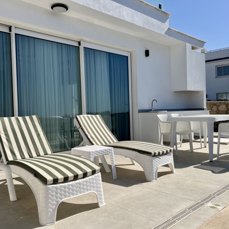 Sea front 3 bedroom garden apartment with private swimming pool