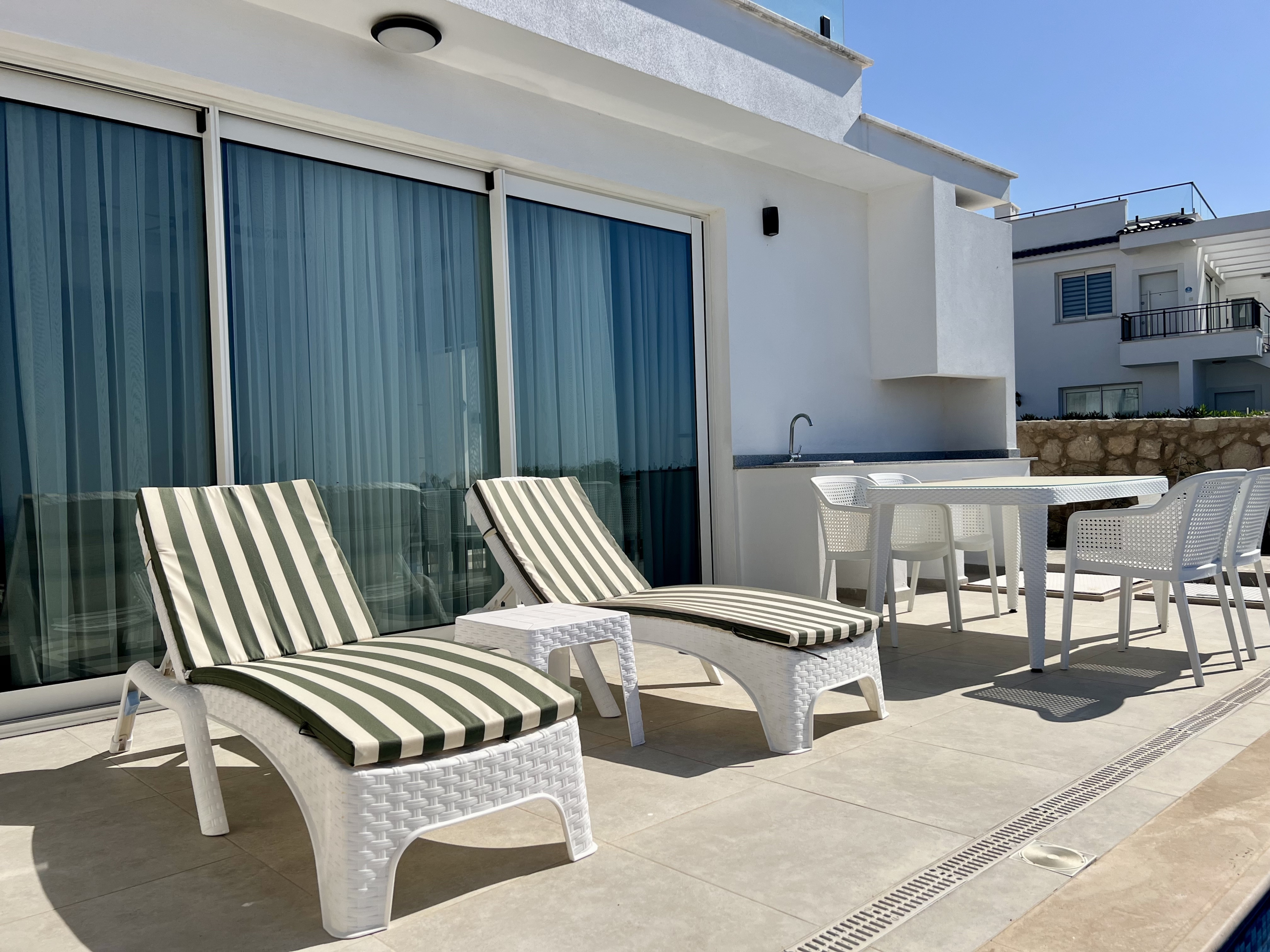 Sea front 3 bedroom garden apartment with private swimming pool