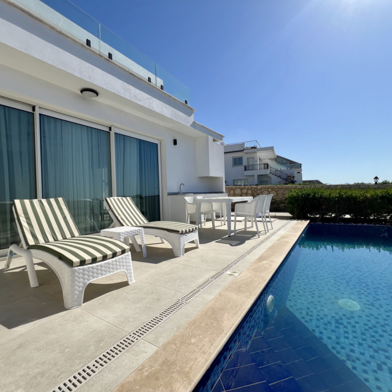 Sea front 3 bedroom garden apartment with private swimming pool