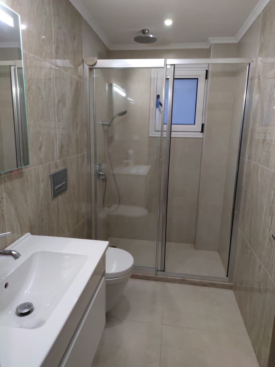 2 bedroom garden apartment within walking distance to the beach