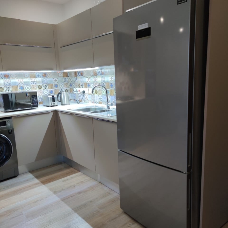 2 bedroom garden apartment within walking distance to the beach