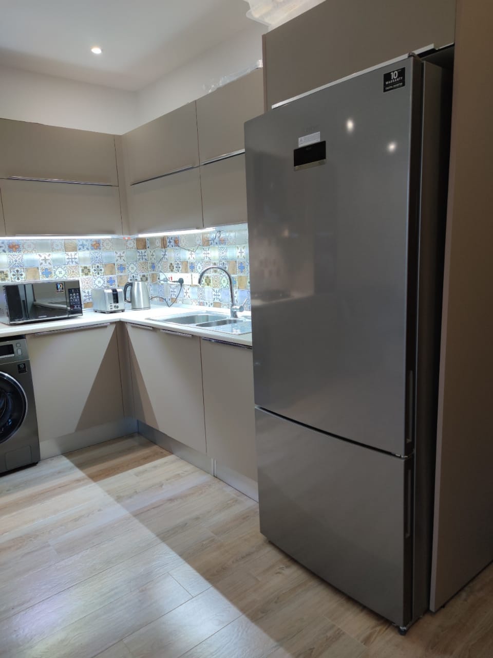 2 bedroom garden apartment within walking distance to the beach