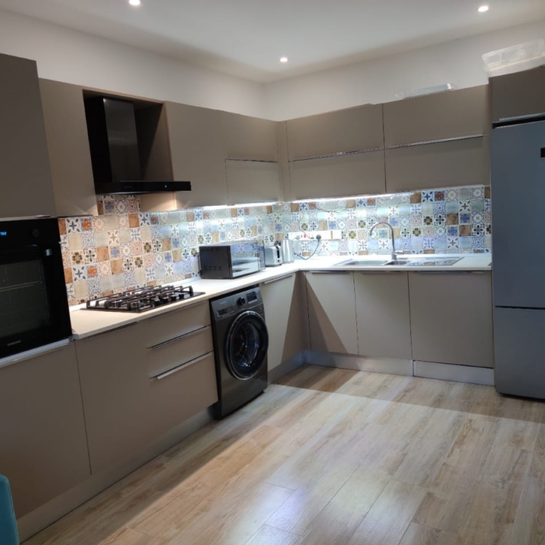 2 bedroom garden apartment within walking distance to the beach