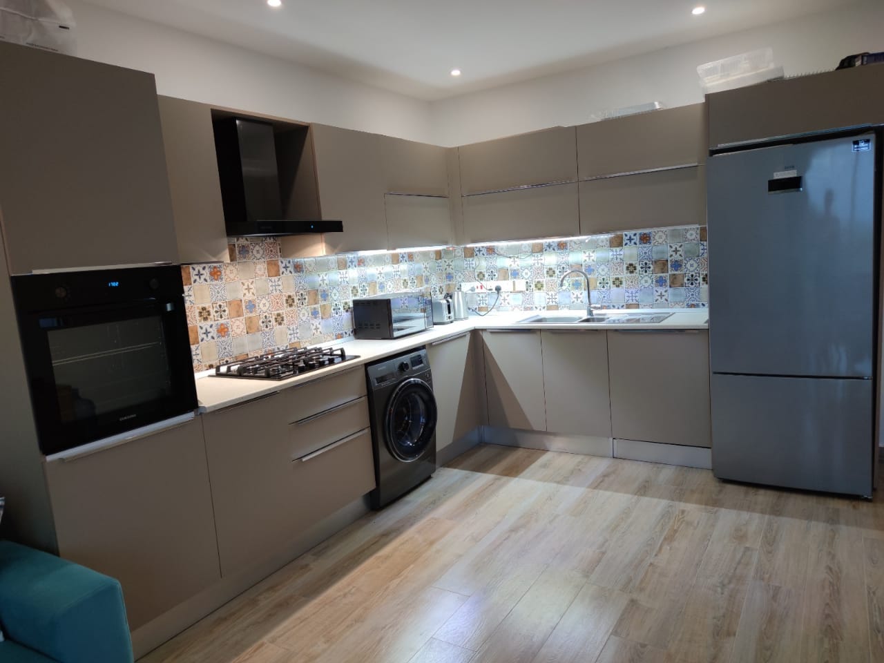 2 bedroom garden apartment within walking distance to the beach