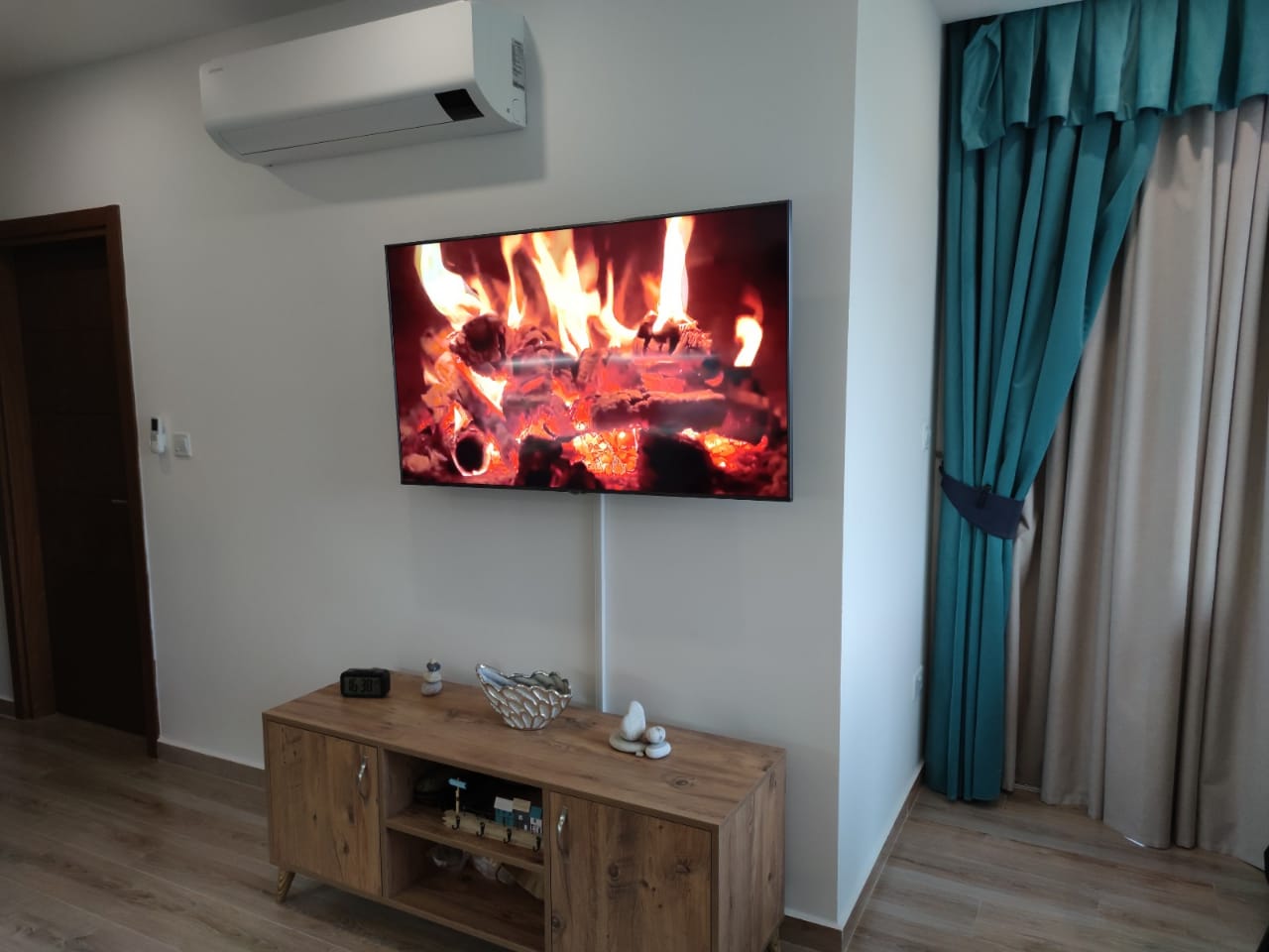 2 bedroom garden apartment within walking distance to the beach