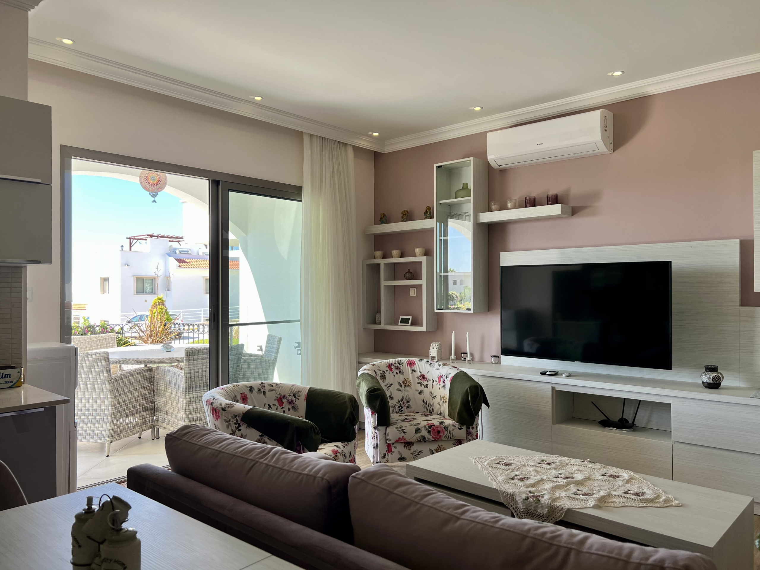 1 bedroom apartment by the pool with a great sea view