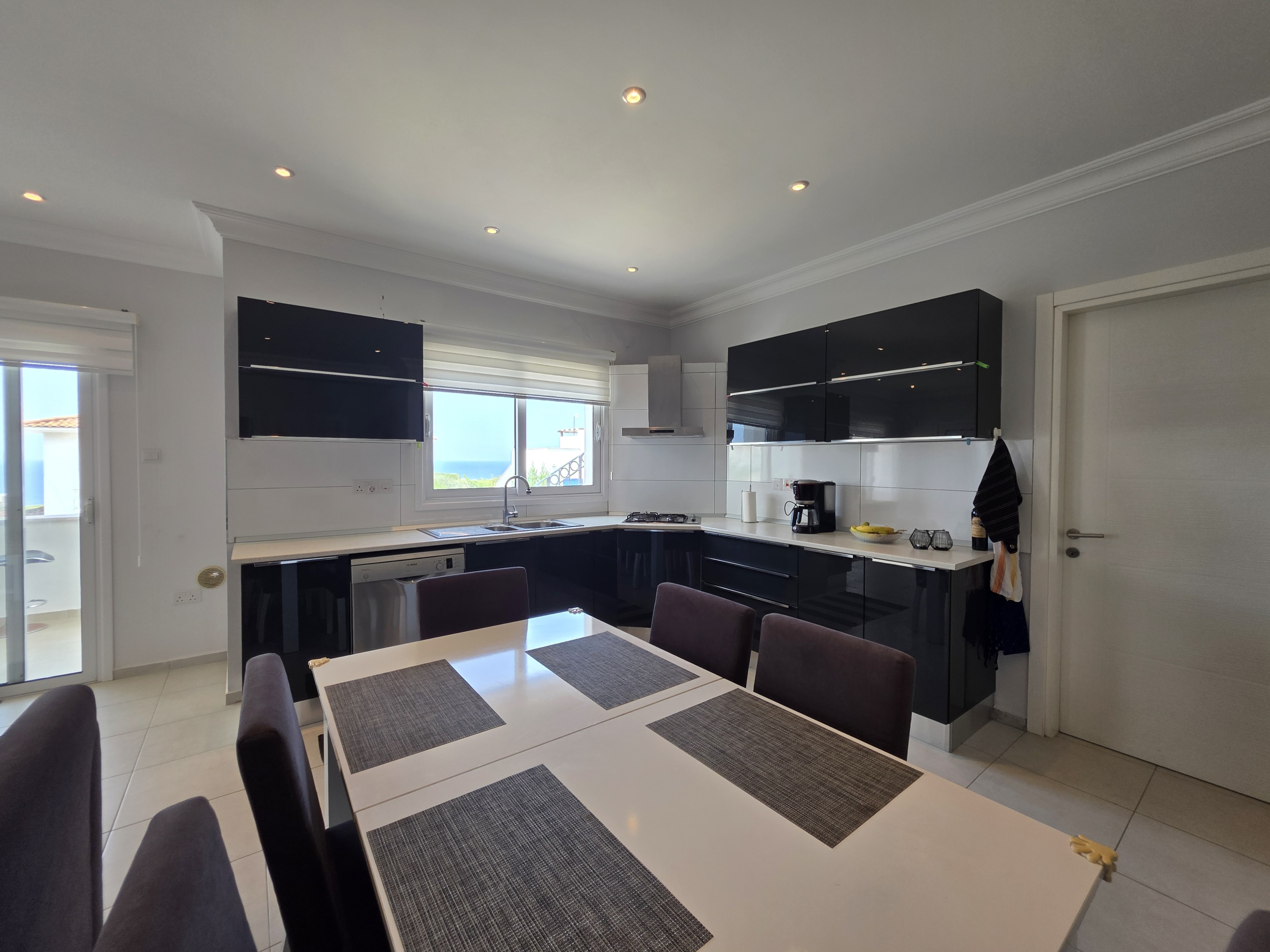 3 bedroom Sea View penthouse